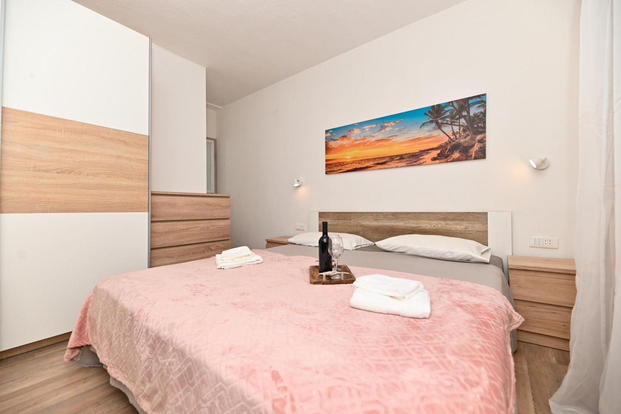 New,Close To The Beach Apartment With Domestic Olive Oil And Wine Trogir Zewnętrze zdjęcie
