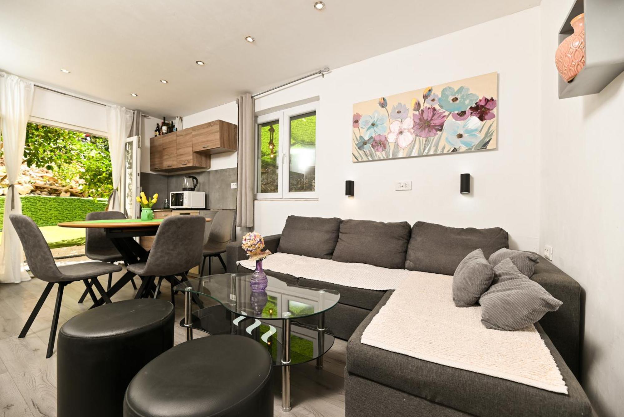 New,Close To The Beach Apartment With Domestic Olive Oil And Wine Trogir Zewnętrze zdjęcie