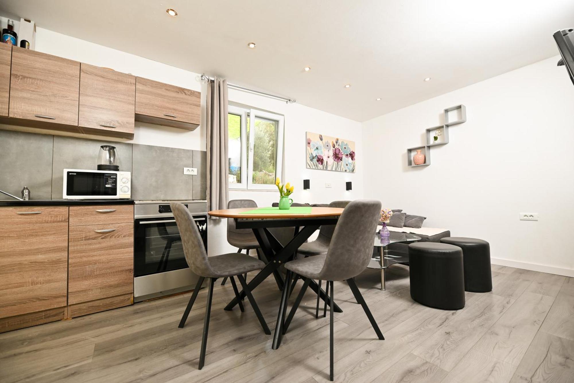 New,Close To The Beach Apartment With Domestic Olive Oil And Wine Trogir Zewnętrze zdjęcie