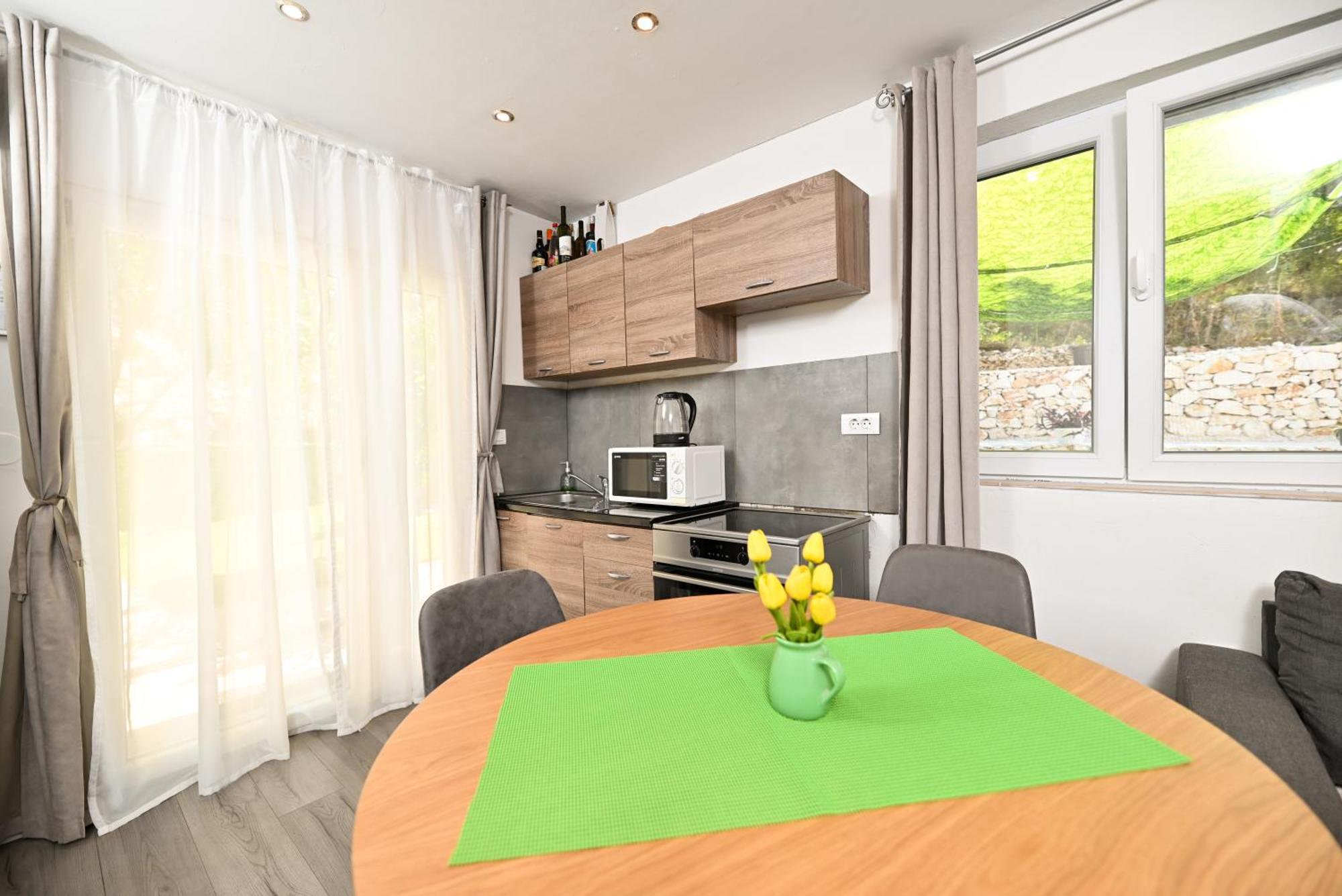 New,Close To The Beach Apartment With Domestic Olive Oil And Wine Trogir Zewnętrze zdjęcie