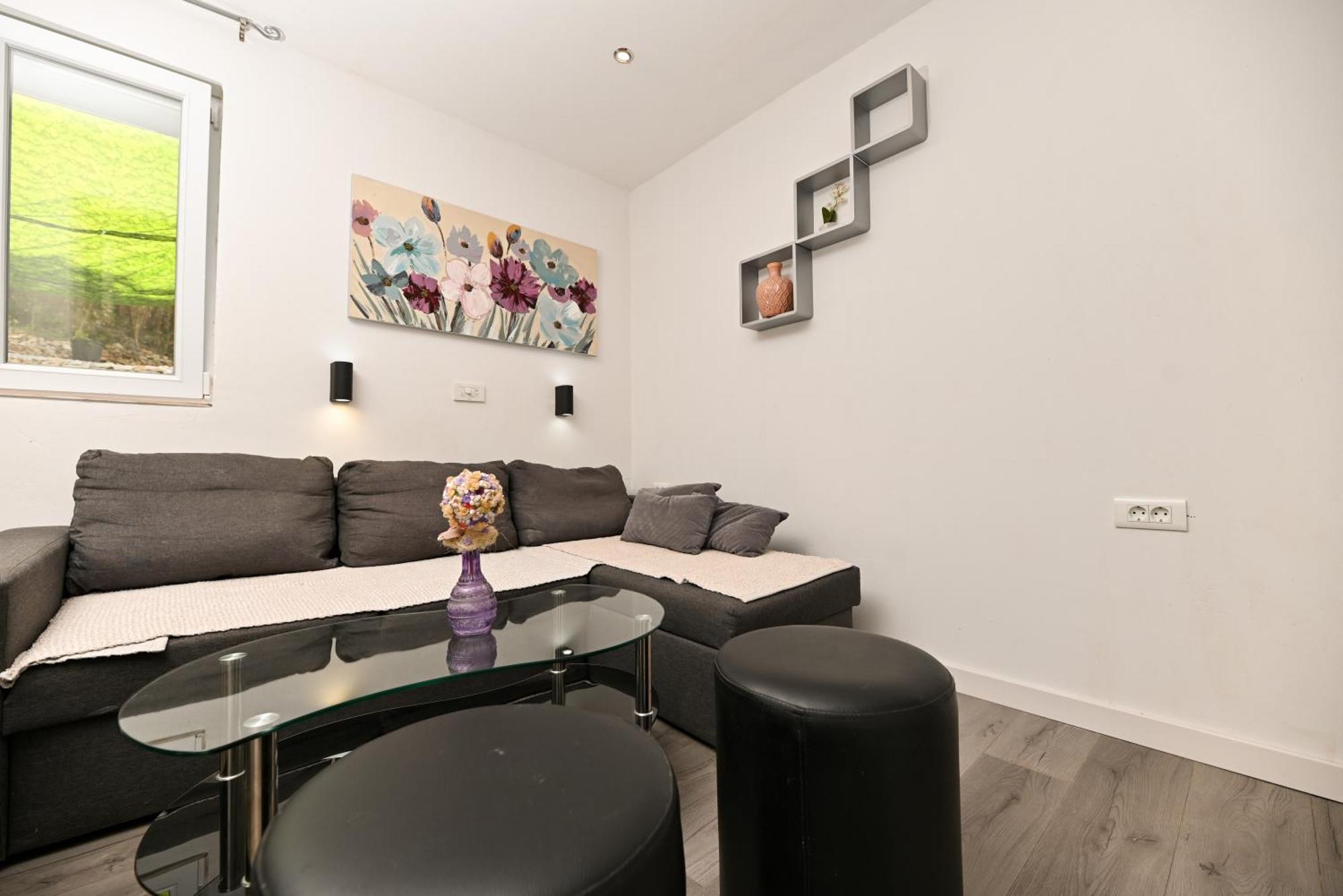 New,Close To The Beach Apartment With Domestic Olive Oil And Wine Trogir Zewnętrze zdjęcie