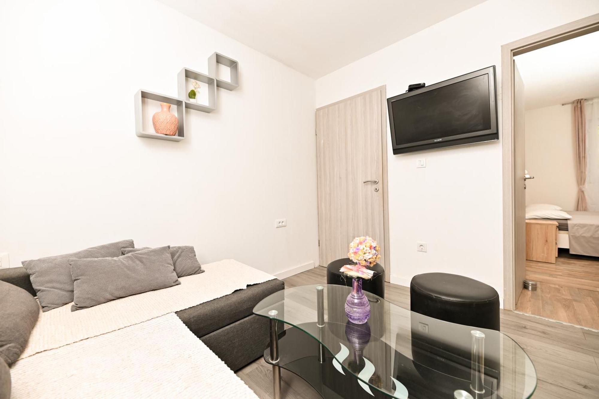 New,Close To The Beach Apartment With Domestic Olive Oil And Wine Trogir Zewnętrze zdjęcie